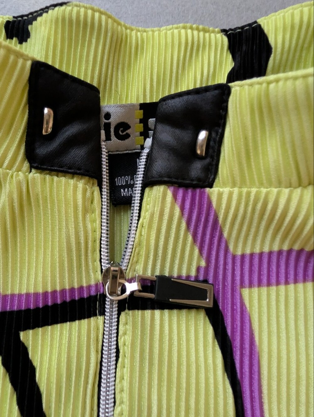 Jamie Sadock Women’s M Neon Yellow Abstract Pleated 1/4 Zip Golf Polo Top - Picture 3 of 8
